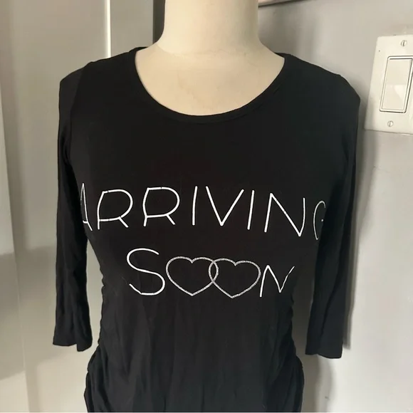 Arriving soon maternity top size small - Picture 3 of 3